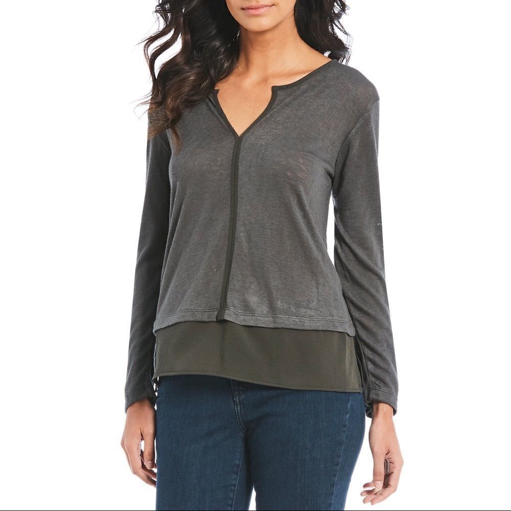 ✨3xHP✨Bobeau Petite Split V-Neck Mixed Media Top✨